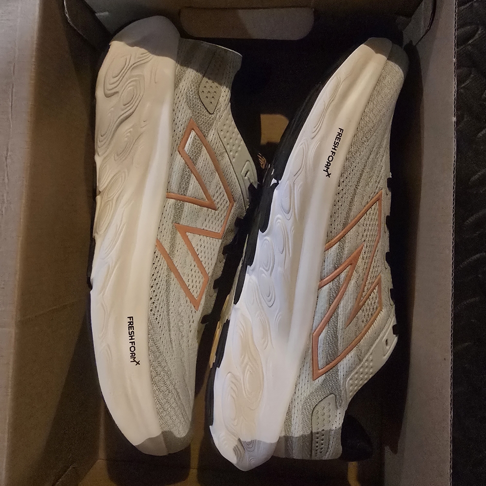 New Balance Women's Gray and Green 1080D Sneakers NIB